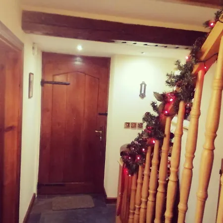 בית חווה Dom Na Rozdrozu קרוקובה