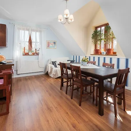 בית חווה Dom Na Rozdrozu *